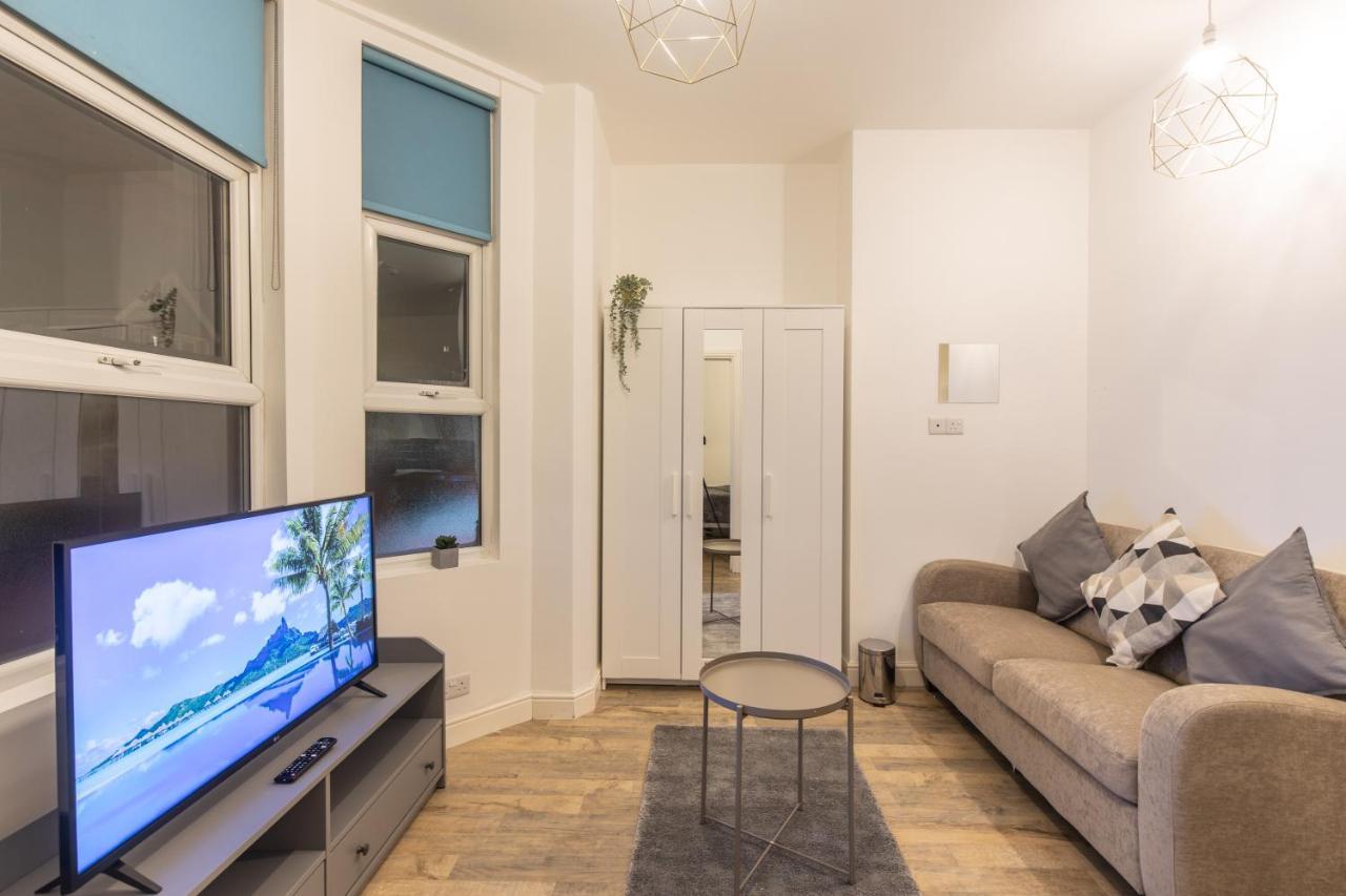 Cosy Modern Apartment, Grand Victorian Building, 5 Mins To Coventry City Centre 客房 照片